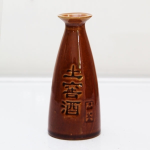 內蒙古土窖二兩手抓小酒瓶